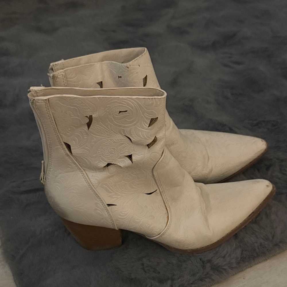 White Leather Ankle Boots - Women’s Size 7.5